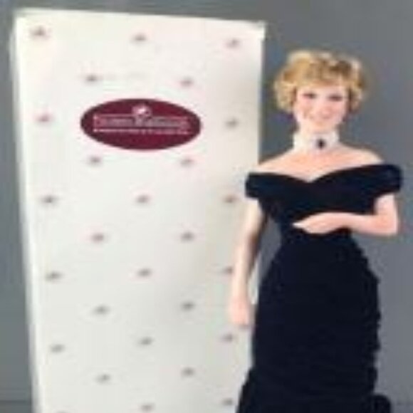The Ashton Drake Galleries Diana Princess Of Wales Porcelain Doll 1998 NIB w COA - Picture 3 of 5